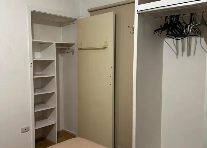 Springvale Couple Room For Rent