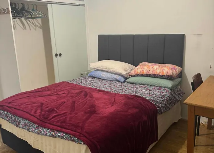 Springvale Couple Room For Rent